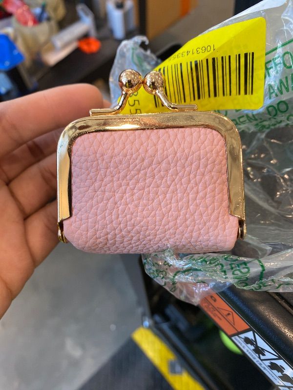 Photo 1 of *MINOR DAMAGE - USED*
Genuine Leather Mini Jewelry Box, Portable Vintage-Inspired Genuine Leather Coin Purse Jewelry Case with Kiss Lock, Mini Travel Ring Box for Women for Earring/Ring/Necklace/Bracelet(Pink)