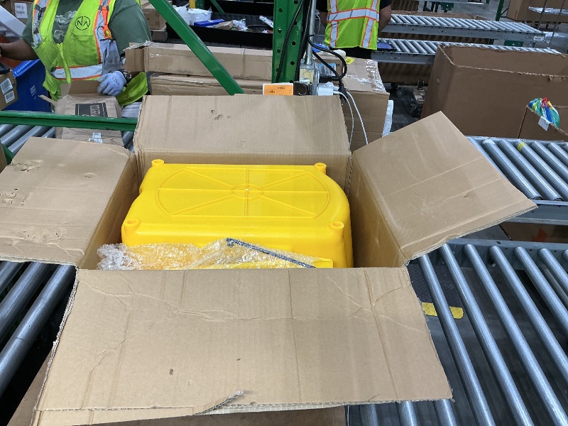 Photo 1 of *UNTESTED*
Midoneat Side Press Wringer Combo Commercial Mop Bucket on Wheels, 35 Quart,Yellow, Including Wet Floor Caution Sign?24Inch? and One Industrail Mop