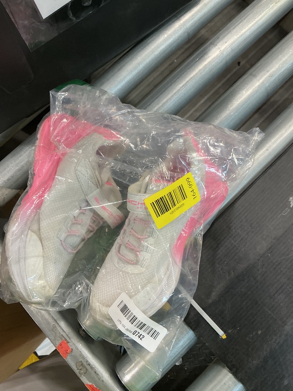 Photo 1 of ***VERY USED*** Skechers Kids Girls Microspec Max Advance-Fly 3.0 Sneaker, White/Pink, 13.5 Little Kid
