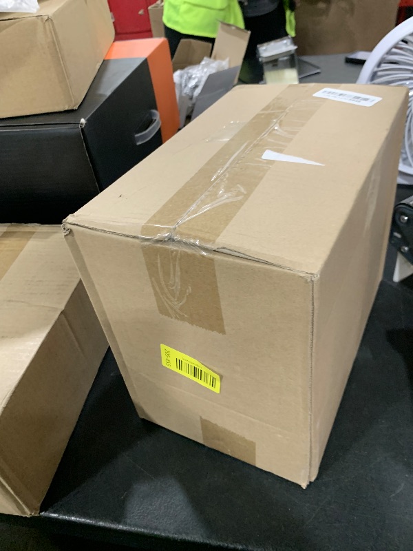 Photo 1 of 100 Pack 31" x 71" Disposable Non-Woven Massage Table Bed Covers - 2-Ply Waterproof Spa Sheets for Facial, Tattoo & Waxing.