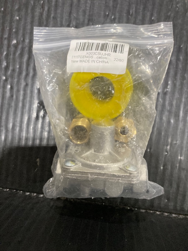 Photo 1 of 1/2" Natural Gas and Liquefied Interchange Pressure Regulator, Natural Gas Pressure Regulator with 2 Brass 1/2" NPT conversion adapter for NG/LPG Applications