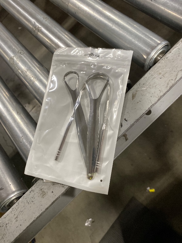 Photo 1 of 3 PCS Metal Tongue Scraper, Tongue Scrapers for Adults, Stainless Steel Tounge Scrappers, Tounge Scraper, Portable Tongue Scrappers YLYL