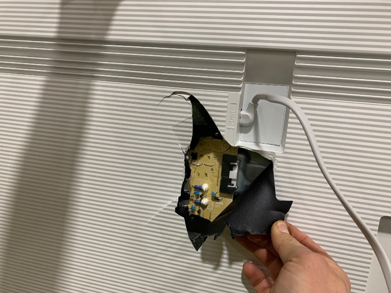 Photo 1 of Samsung Pro 65” 4K WMB Interactive Display, SmartView+, Built-in Speakers, Wi-Fi and Bluetooth Embedded, Durable Screen, Universal Pairing, LH65WMBWBGCXZA