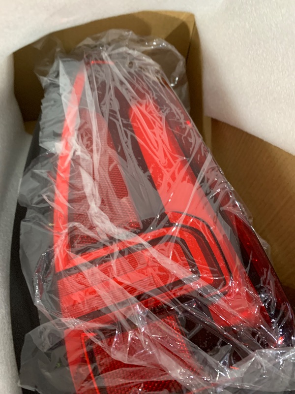 Photo 1 of Lochnchn LED Tail Light Assembly Compatible with 2019-2024 GMC Sierra 1500/2500HD/3500HD,Right Passenger Side Taillights Rear Lamp with Signature Brake Light Replace# 84565922 GM2801310