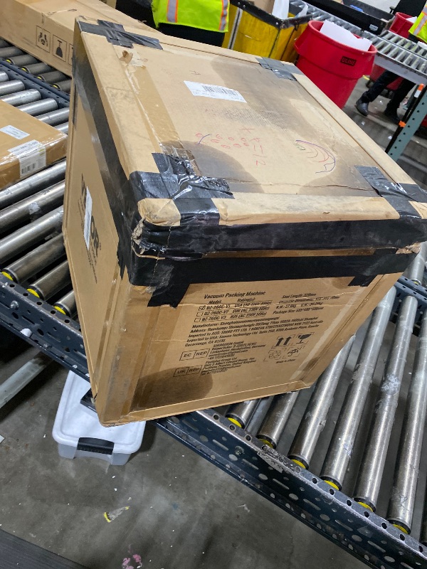 Photo 1 of VEVOR Chamber Vacuum Sealer, 260W Sealing Power, Vacuum Packing Machine for Wet Foods, Meats, Marinades and More, Compact Size with 10.2 in Sealing Length, Applied in Home Kitchen and Commercial Use