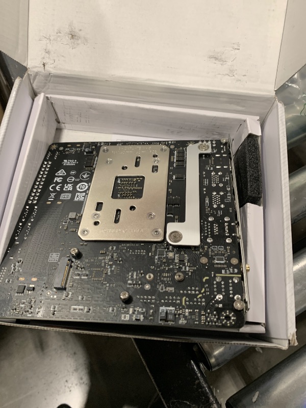 Photo 1 of *****NONFUNCTIONAL, FOR PARTS ONLY******
MSI MPG B650I Edge WiFi Gaming Motherboard (AMD Ryzen 9000/8000/7000 Series Processors, AM5, DDR5, PCIe 4.0, M.2, SATA 6Gb/s, USB 3.2 Gen 2, HDMI, Wi-Fi 6E, Bluetooth 5.3, 2.5Gbps LAN, Mini-ITX)
