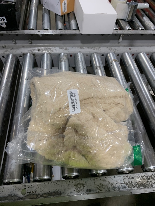 Photo 1 of 1 Pack 3 Calming Blankets Fluffy Premium Fleece Pet Blanket Soft Sherpa Throw for Dog Puppy Cat Beige Small (23" x16'')