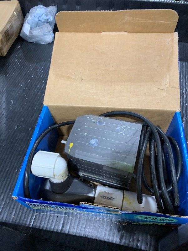 Photo 1 of Danner Manufacturing, Inc., Pondmaster Pond-Mag, 2400 GPH Magnetic Drive Water Pump, 02750