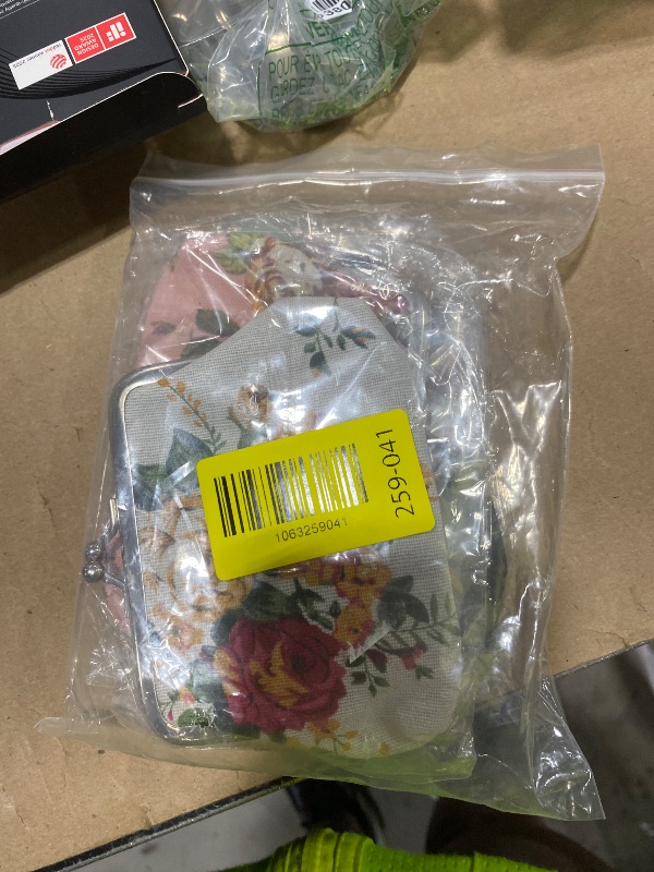 Photo 1 of "4PCS Vintage Rose Flower Canvas Coin Purse Kiss Lock Change Purse Elegant Trinkets Pouch Small Clutch Purse for Women, 4 Colors"