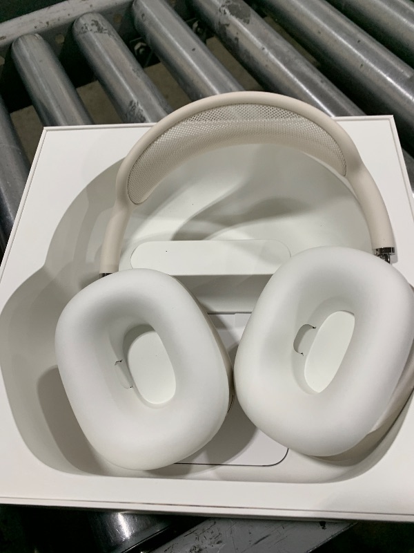 Photo 1 of Apple AirPods Max Wireless Over-Ear Headphones, Pro-Level Active Noise Cancellation, Transparency Mode, Personalized Spatial Audio, USB-C Charging, Bluetooth Headphones for iPhone - Starlight