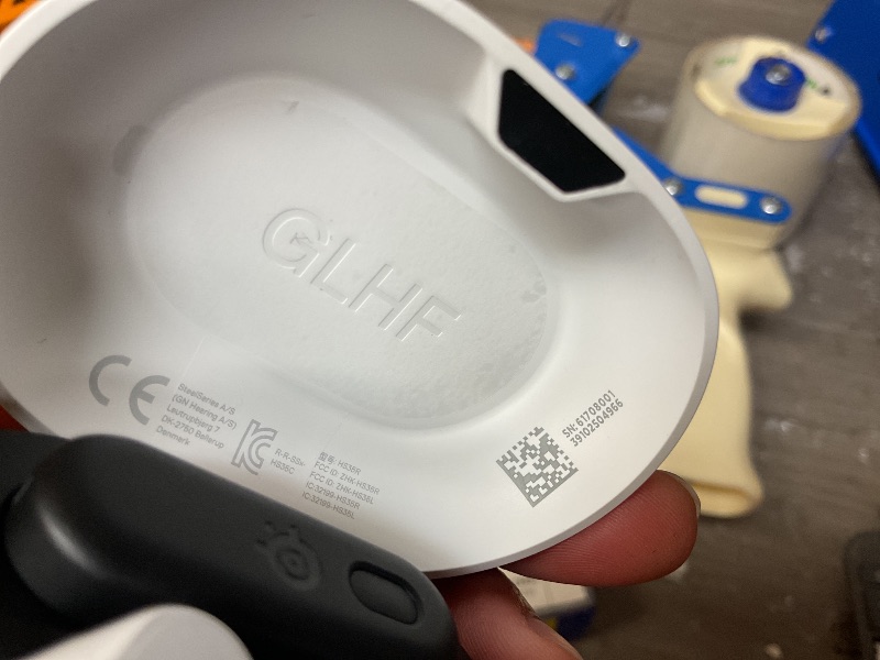 Photo 1 of SteelSeries Arctis GameBuds for PlayStation/PC/Switch/Mobile — Quick-Switch 2.4GHz + Bluetooth 5.3 — Active Noise Cancelling — 100+ Game Audio Presets — 40H Battery with Qi Charging Case - White