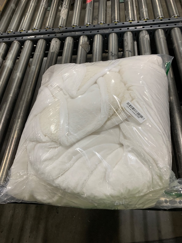 Photo 1 of Utopia Bedding Sherpa Blanket Full Size (White, 90x84 Inches) - Soft Lightweight Plush Fleece Reversible Blanket for Bed, Sofa, Couch, Camping and Travel