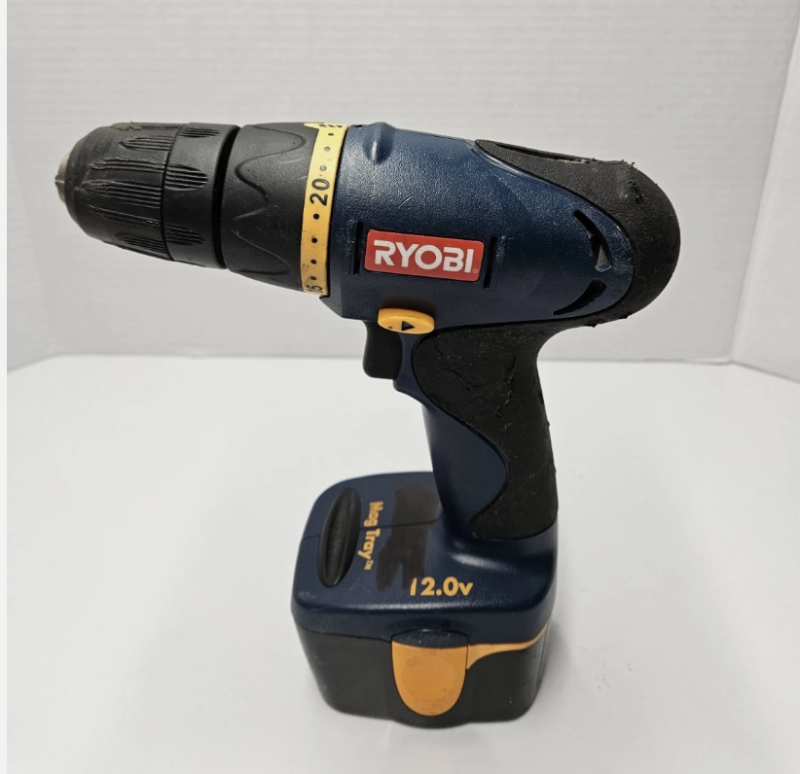 Photo 1 of RYOBI 12.4V Drill/Driver Kit