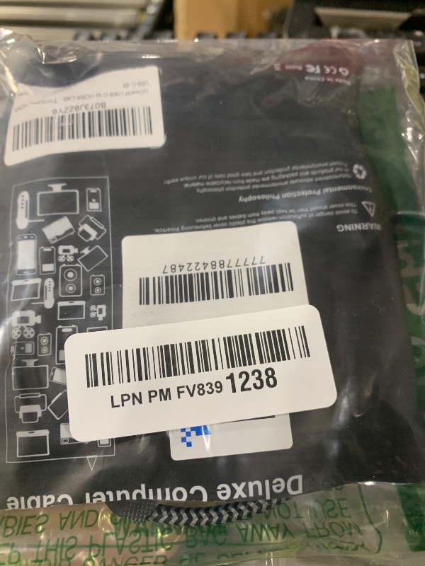 Photo 1 of QGeeM USB C to HDMI Cable Adapter 6FT 4K, USB Type C to HDMI Thunderbolt 3/4 Compatible for iPhone 16, Galaxy, MacBook Pro/air, IPad pro, Surface,Dell XPS, HP, Thinkpad, Pixelbook, and More