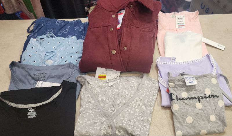 Photo 1 of FINAL SALE NO RETURNS LOT OF 10PCS WOMEN'S CLOTHING ALL CONDITIONS AND SIZES 