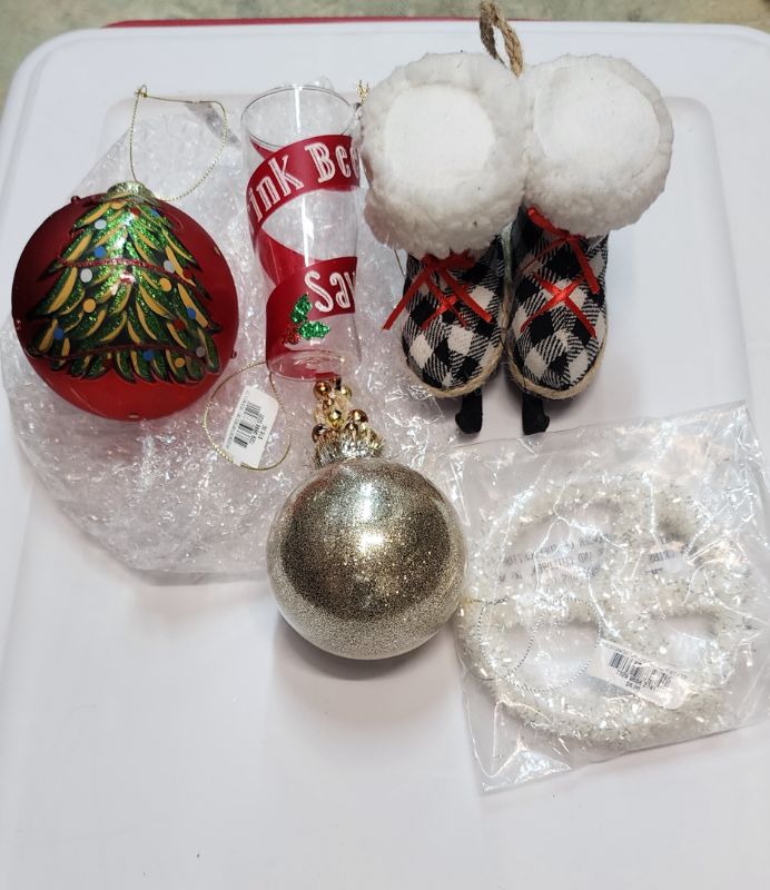 Photo 1 of 5 PIECES CHRISTMAS TREE ORNAMENTS 