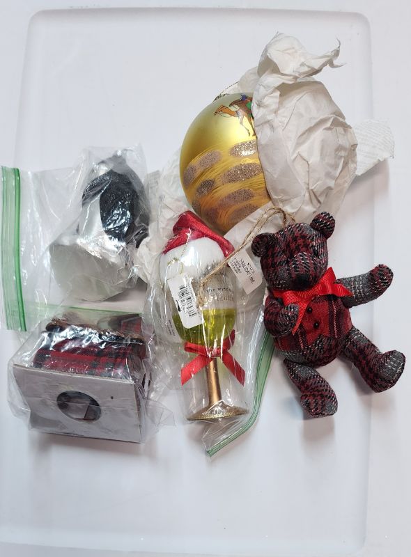 Photo 1 of 5 PIECES CHRISTMAS TREE ORNAMENTS 