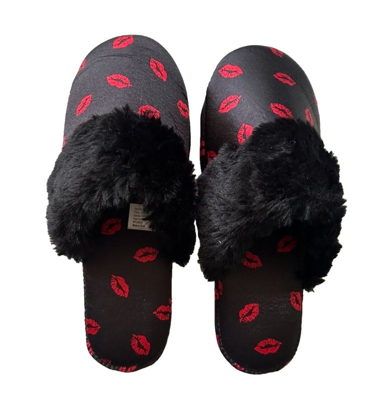 Photo 1 of SIZE M 7-8 INC WOMEN'S SLIPPERS
