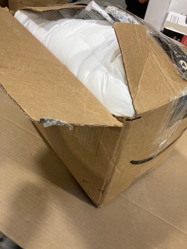 Photo 1 of Amazon Basics White Down Alternative Comforter and Duvet Insert with Corner Tabs (Twin, Warm)