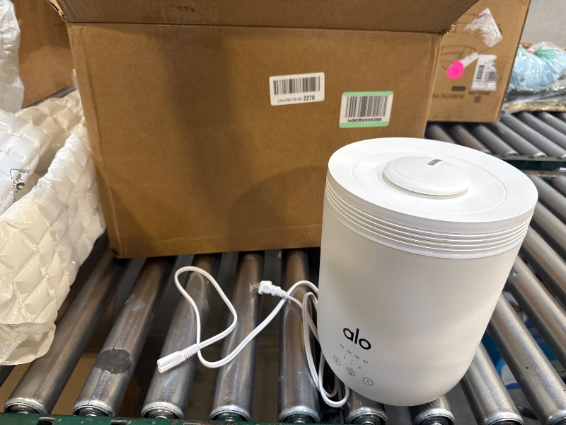 Photo 1 of Alo Aura Diffuser | Essential Oil Diffuser & Cool Mist Humidifier | Quiet Operation | Covers 700 Sq. Ft | Up to 22 Hrs Runtime | for Home, Workout Studios, Classrooms |