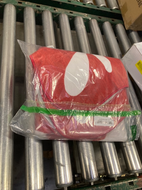 Photo 1 of GarveeHome 4 ft Round Snowflake Christmas Area Rug, Low Pile Synthetic, Machine Washable, Water Resistant, Stain Resistant, Non Slip, Soft, Comfortable, Ideal for Living Room, Bedroom, Office