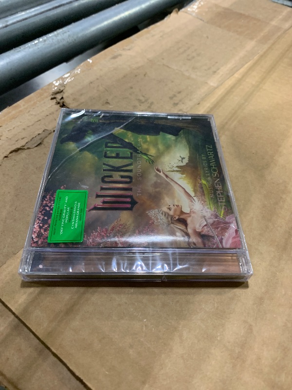 Photo 1 of *** FRONT OF THE CASE HAS A CRACK **** Wicked: The Soundtrack