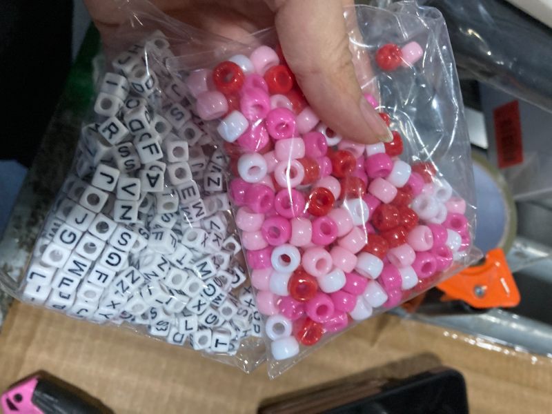 Photo 1 of **** MIISING PARTS*** Landical 564 Pcs Mother's Day Keychain Craft DIY Heart Bead Keychain Making Kit Adjustable Letter Bead Galentine's Day Friendship Love Mom Gift Jewelry Accessories Valentine Party Favor(Sweet Color)