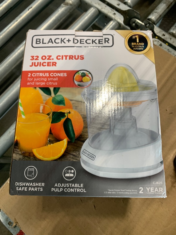 Photo 1 of **MAJOR DAMAGE**
BLACK+DECKER 32oz Electric Citrus Juicer, CJ625, Pressure Activated, Adjustable Pulp Control, Dishwasher-Safe ** USED **