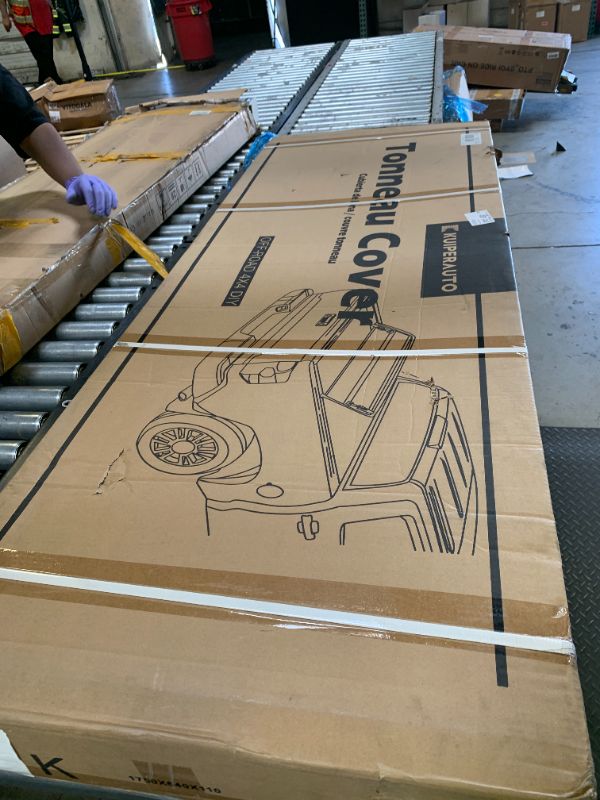Photo 1 of KUIPERAUTO Tri Soft 5.8FT Truck Bed Tonneau Cover Compatible for 2014-2018 Chevy Chevrolet Silverado/GMC Sierra 1500 Fleetside On Top -69.6 Inch