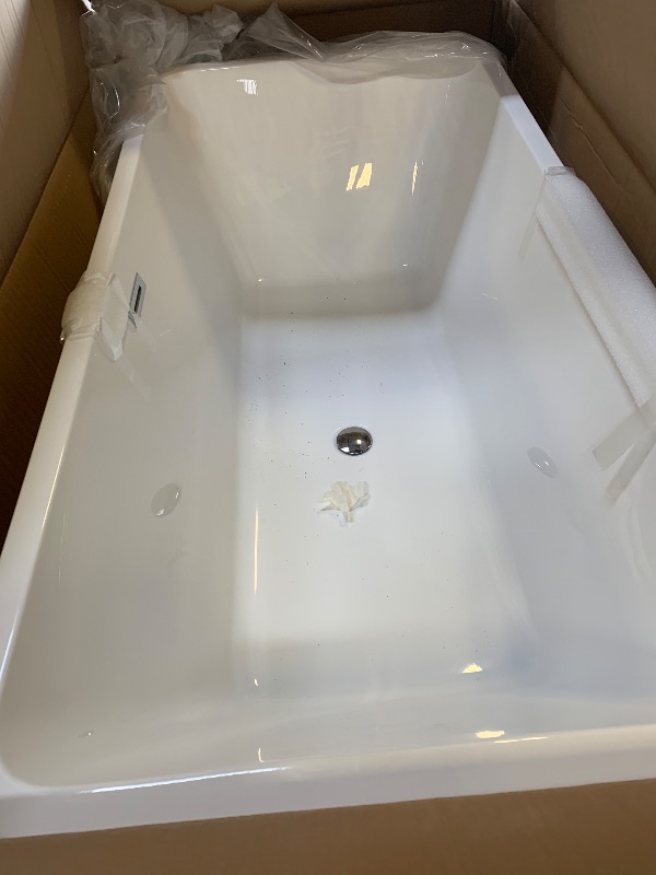 Photo 1 of bath tub 