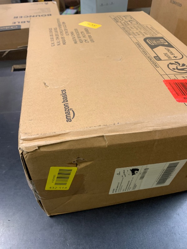 Photo 1 of Amazon Basics Leak-Proof Dog and Puppy Potty Training Pee Pads with Quick-Dry 5-Layer Design, Housebreaking, Standard Absorbency, X-Large, 28 x 34 Inch, Blue & White, 60-Pack