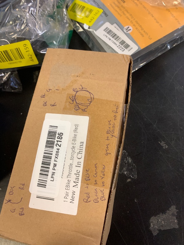 Photo 1 of 1 Pair EBike Throttle Grip, Universal Electric Bicycle Scooter Twist Handlebar with LCD Battery Voltage Display Key Knock, 12V-84V Electric Bike Throttle Grip for Motorbike Motorcycle E-Bike (Red)