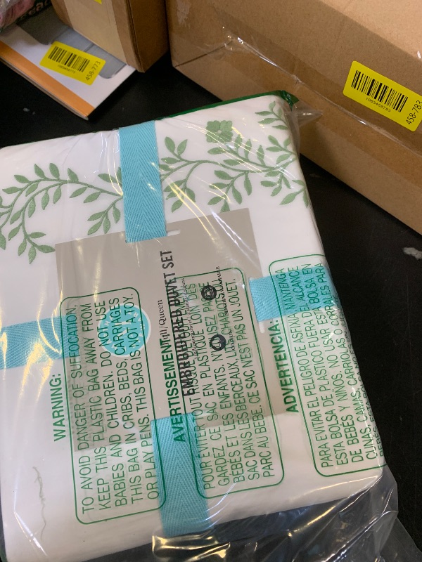 Photo 1 of Martha Stewart - Queen Duvet Cover Set, Soft Cotton Front with a Smooth Cotton Percale Reverse, 3 Piece Bed Set with Matching Pillowcases (Garden Path Embroidery Green)