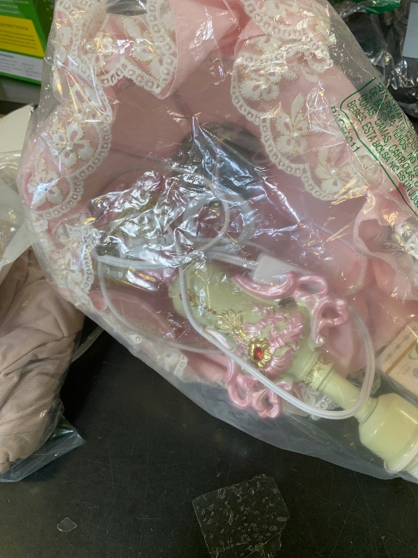 Photo 1 of WISHVYQ European Style Pink Table Lamps Victorian Desk Lamp American Retro Handmade Fabric Lampshade with Resin Lamp Body Bedside Lamp for Girl's Bedroom Office Living Room