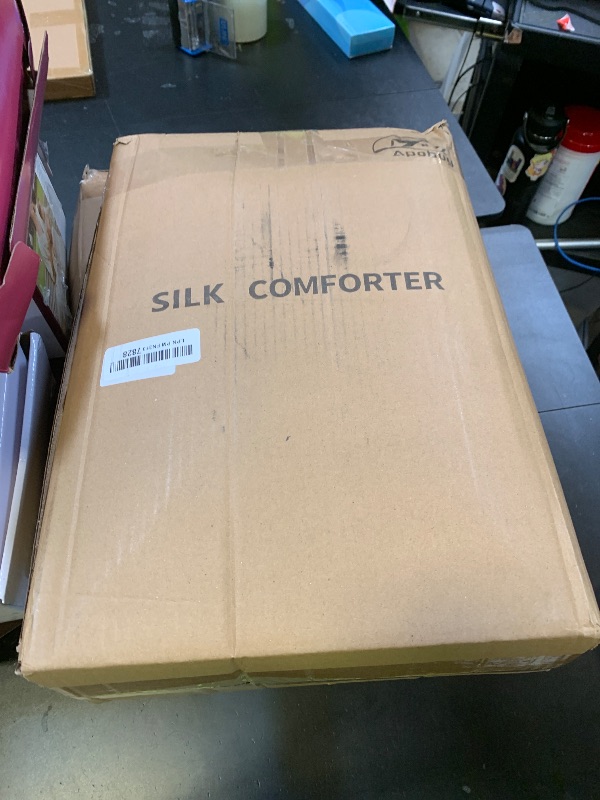 Photo 1 of APOBUY All Season Silk Comforter/Duvet/Quilt, 100% Natural Long Strand Silk Filling, Luxurious Tencel Cotton Cover, Queen Size (90x90 Inch)