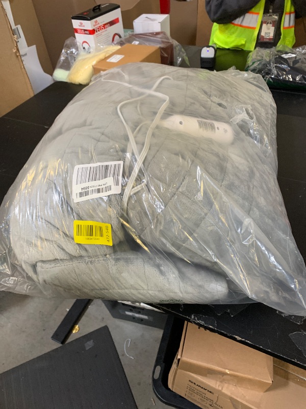 Photo 1 of Bedsure Electric Blanket Full Size - Quilted Heated Blanket Full, Soft Flannel Thick Heating Blanket with 10 Time Settings & 6 Heat Settings, Warm Gifts for Women Men (72x84 inches, Formal Gray)