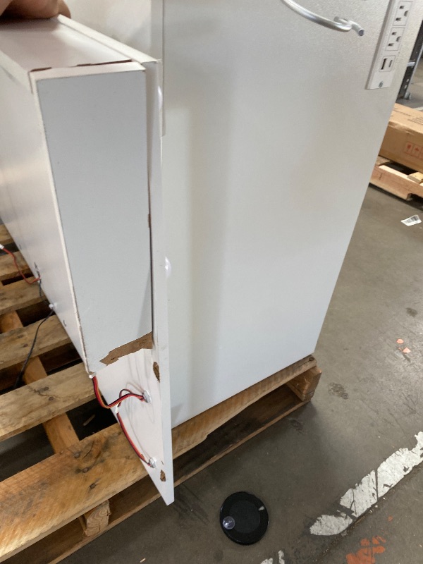 Photo 1 of ***MINOR DAMAGE TO THE WOOD****THE CABLE TO TURN ON THE MIRROR IS MISSING**


DWVO 46'' Glass Top Makeup Vanity with 10 Drawers, Vanity Desk Set with Large LED Mirror, Built-in Charging Station & Cushioned Storage Chair, Dressing Table with 3-Color Light 