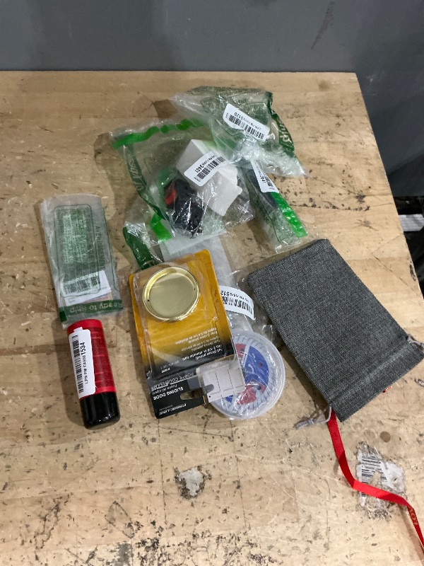 Photo 1 of *FINAL SALLE 8 ASSORTED ITEMS 