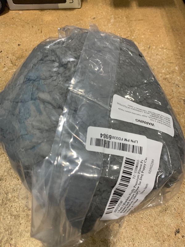 Photo 1 of 1 Pack 3 Calming Blankets Fluffy Premium Fleece Pet Blanket Soft Sherpa Throw for Dog Puppy Cat Grey Medium (30“x20'')