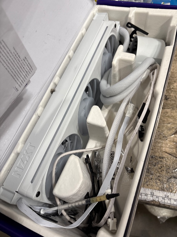 Photo 1 of **********FOR PARTS ONLY- NONFUNCTIONAL**********
NZXT Kraken Elite 360 RGB 2024 - AIO CPU Liquid Cooler - 360mm Radiator - F360 RGB Core Fan - Customizable 2.72" IPS LCD - NZXT Turbine Pump - AMD® AM5, AM4 - Intel® LGA 1851/1700, 1200/115X - White
