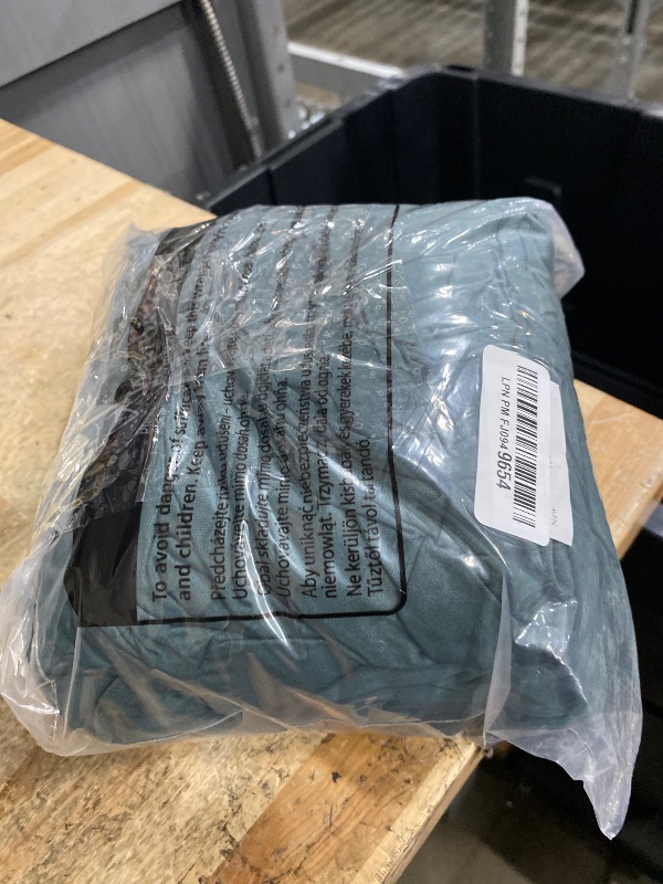 Photo 1 of 1 Pack Green Table Clothes for 6 Foot Rectangle Tables, One-Piece Wrinkle Resistant Stretch Spandex Table Covers Christmas Table Skirt for Event Banquet Wedding Birthday Party