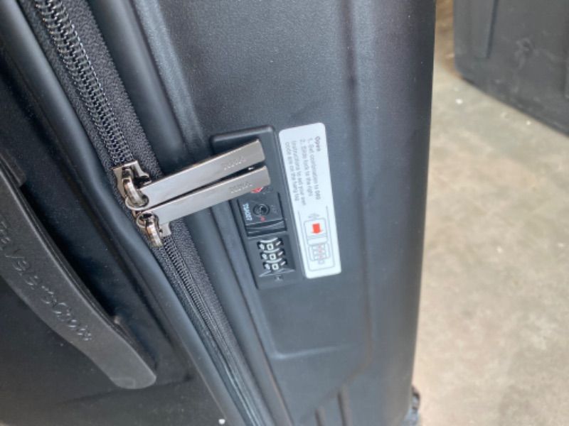 Photo 1 of *USED*
Traveler's Choice Ultimax II 26" Medium Trunk Spinner Luggage, Tie Down Straps, Matte Black, Checked Inch