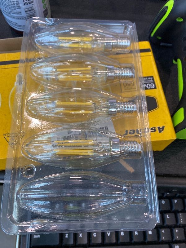 Photo 1 of ***MISSING PIECE*** Ascher E12 Candelabra LED Light Bulbs 60 Watt Equivalent, Daylight White 5000K, Non-Dimmable, 550 Lumen, Clear LED Filament Candle Bulbs, Pack of 10