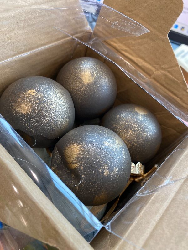 Photo 1 of **MINOR DAMAGE - USED**
Yunlly 12 Pcs Textured Christmas Ball Ornaments 2.36'' Neutral Christmas Tree Decor Modern Vintage Brown Hanging Decor Shatterproof Home Ornaments for Rustic Large Farmhouse (Earth Color)