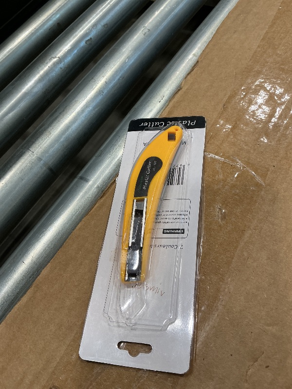 Photo 1 of *Missing Parts*
Professional Acrylic Plexiglass Sheet Cutter Scoring Knife Tool,With a Curved Handle,It Is More Convenient To Use.One handle,11 blades.(Yellow)