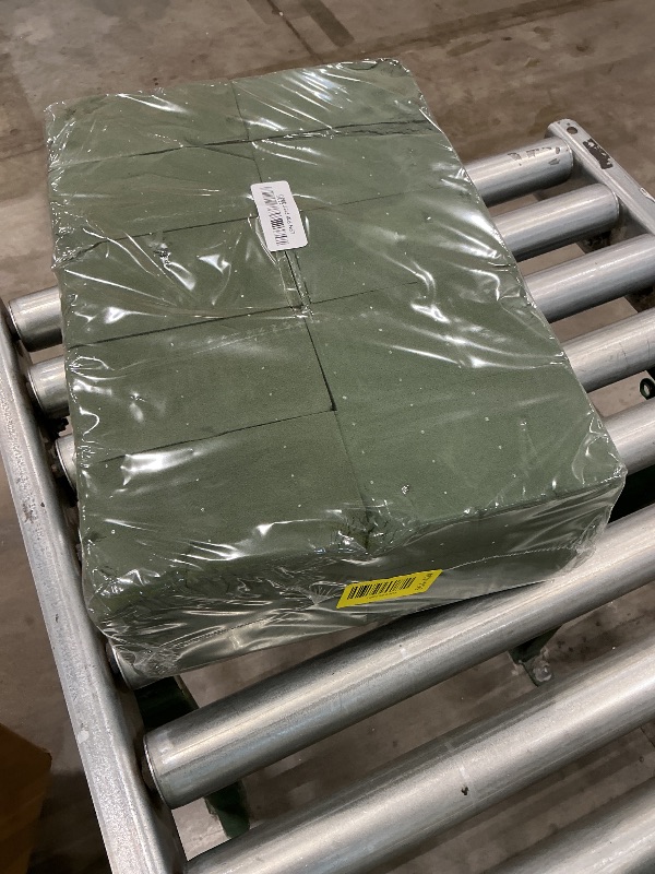 Photo 1 of **MINOR DAMAGE**
CANIPHA 30Pieces Floral Foam Blocks, Green Floral Foam for Flower Arrangements, Flower Foam Blocks Florist Foam Dry Foam Plant Foam Wet Foam for Artificial Flowers, (5.5 X 3.2 X 1.8 Inches)