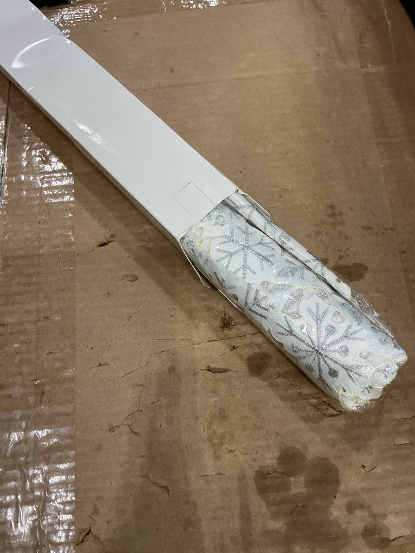 Photo 1 of Yingzhao 6 Pcs White Christmas Snowflake Placemats Embroidered Table Placemats Washable Round Snow Flake Table Mats for Xmas Party Winter Holiday Wedding Dinner Decoration