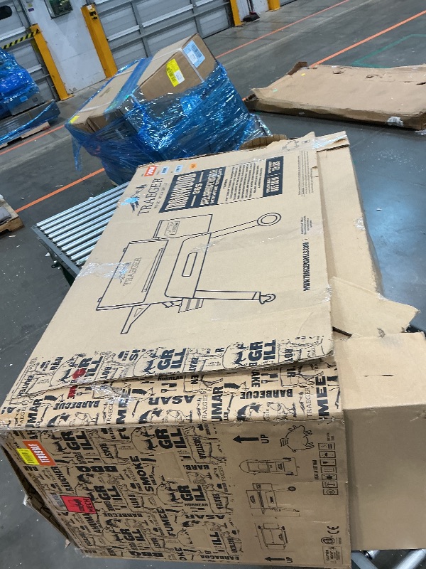 Photo 1 of GRILL PELLET IRONWOOD 885 BLK