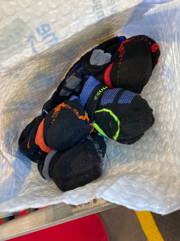 Photo 1 of *MINOR DAMAGE - USED*
BULLIANT Men Running Socks 6Pairs-Ankle Athletic Socks Wicking Cushioned for Men Walking-Arch Compression Support(6Pairs,Shoes Size:Men 8-9)