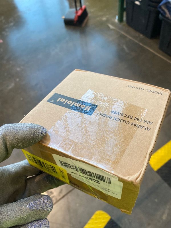 Photo 1 of *USED*
Homicial Digital Alarm Clock Radio with AM/FM Radio, Multi-Colors 1.4” LED Digits, Preset, Sleep Timer and Clear Display with Dimmer for Bedroom Bedside, Battery/Plug-in Powered